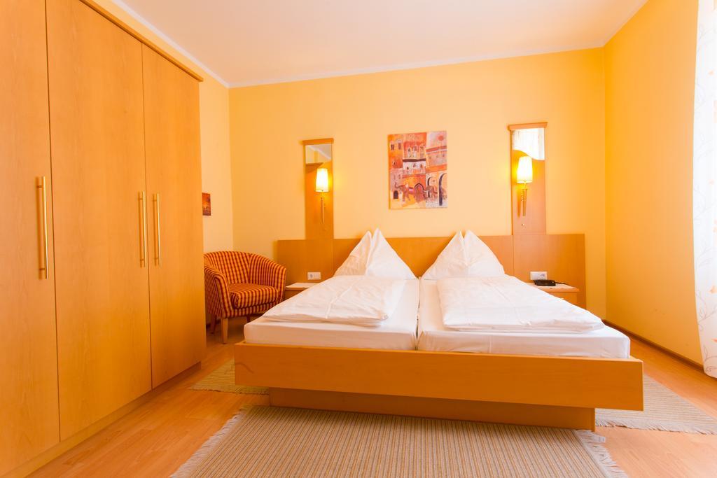 Hotel Freiensteinerhof Superior Sankt Peter-Freienstein Esterno foto