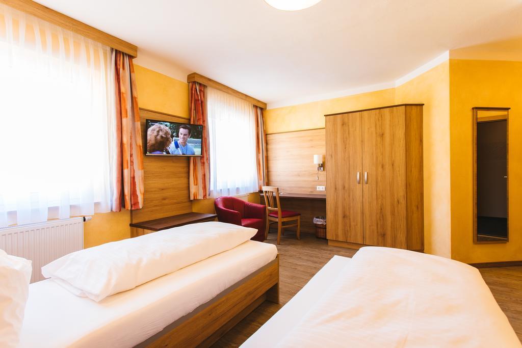 Hotel Freiensteinerhof Superior Sankt Peter-Freienstein Esterno foto