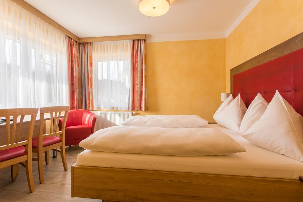 Hotel Freiensteinerhof Superior Sankt Peter-Freienstein Esterno foto